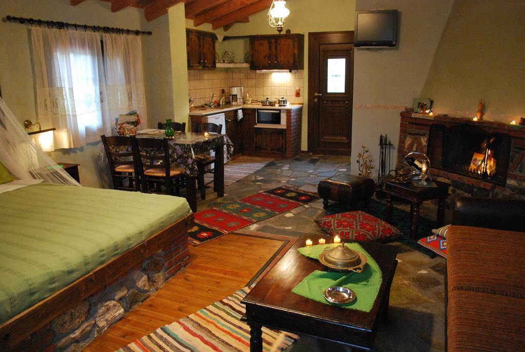 Tzivaeri Hotel Likodhrómion Стая снимка