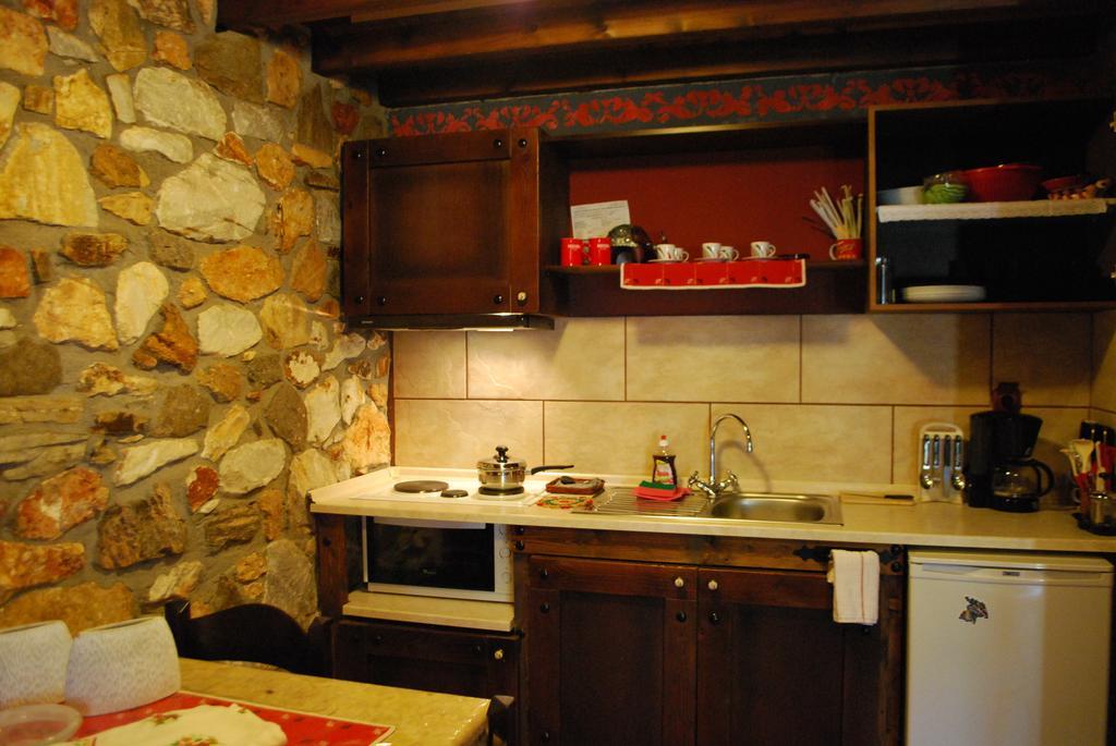 Tzivaeri Hotel Likodhrómion Стая снимка