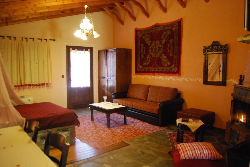 Tzivaeri Hotel Likodhrómion Екстериор снимка