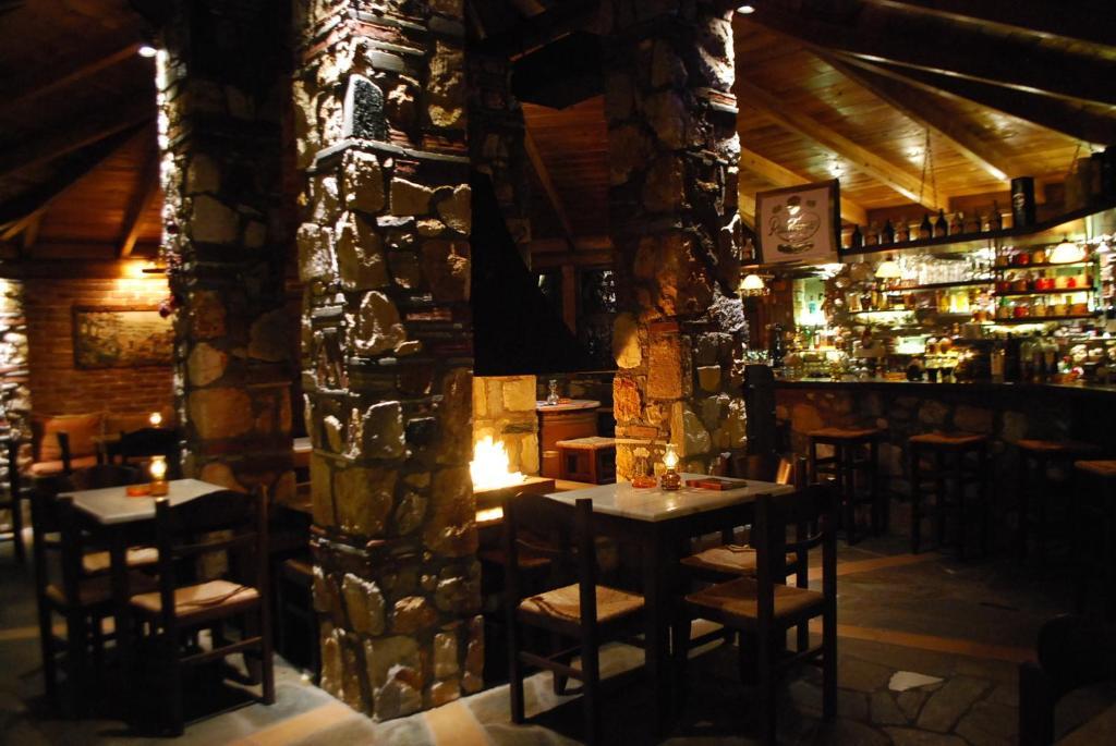 Tzivaeri Hotel Likodhrómion Екстериор снимка