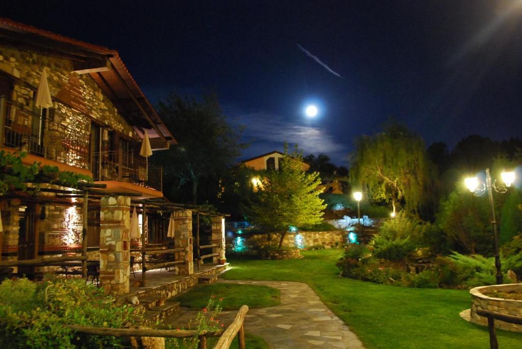 Tzivaeri Hotel Likodhrómion Екстериор снимка