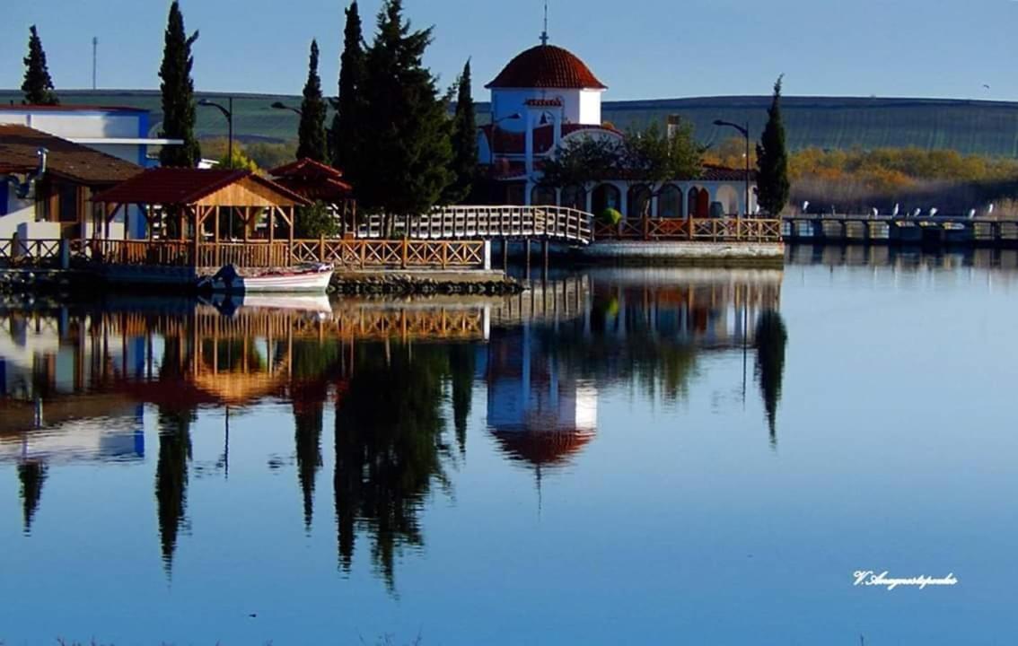 Tzivaeri Hotel Likodhrómion Екстериор снимка